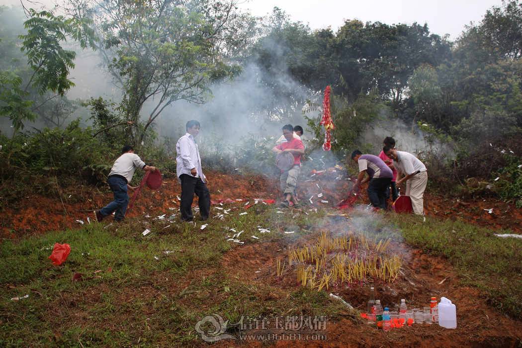 信宜玉都风情网-拜山扫墓扫墓 清明扫墓,谓之对祖先的"思时之敬.其习