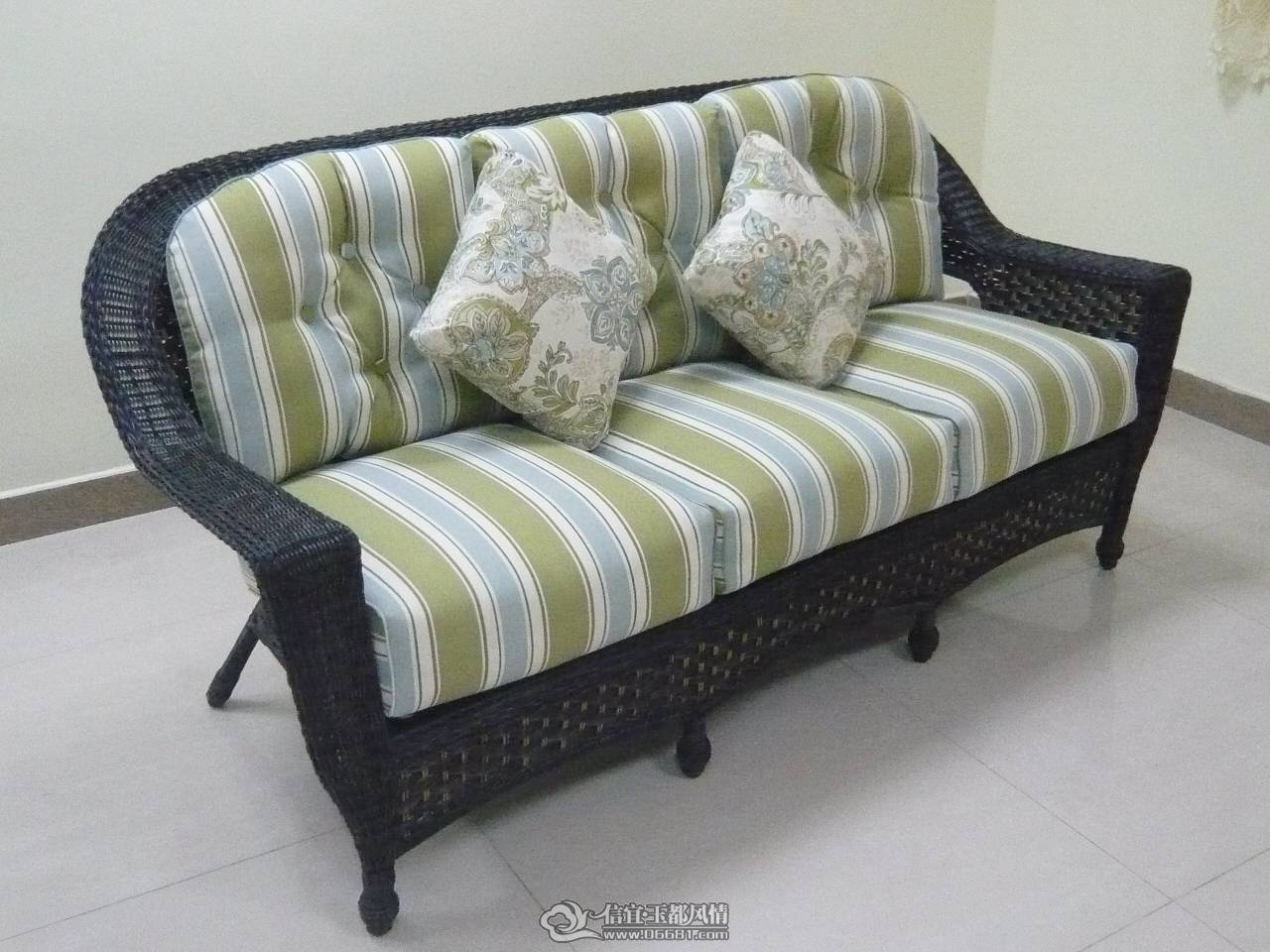 HK3244-3S EX & WL with P035 cushions & P037 throw pillows.JPG