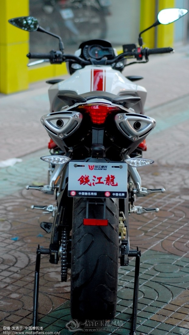 ����600