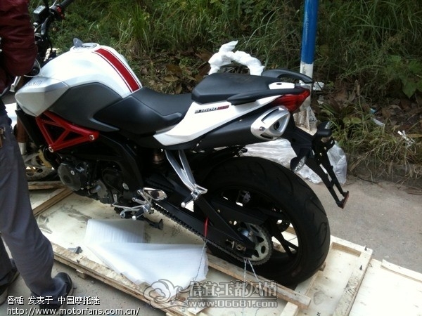 ����600