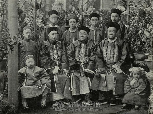 1902�꣬�㶫.jpg