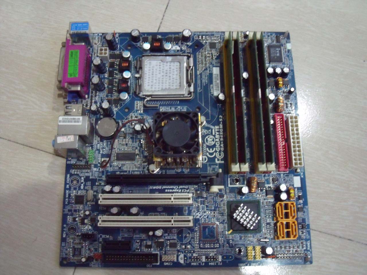 ���弼��GA-945GM-S2���ڴ�2G DDR2 800